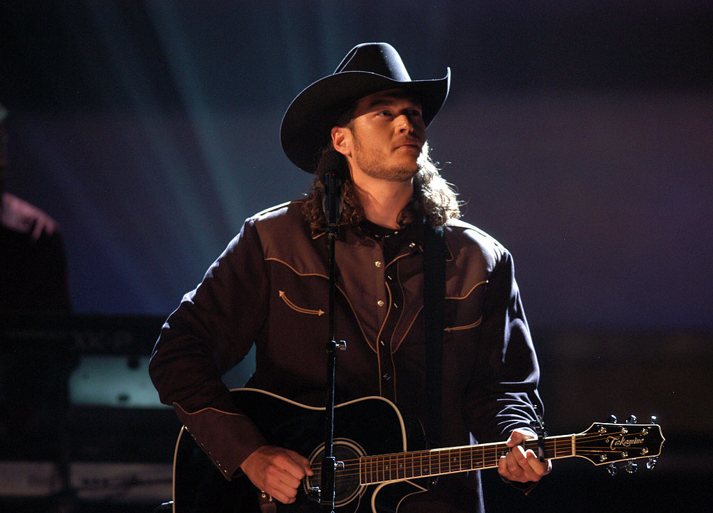 Blake Shelton performs his song