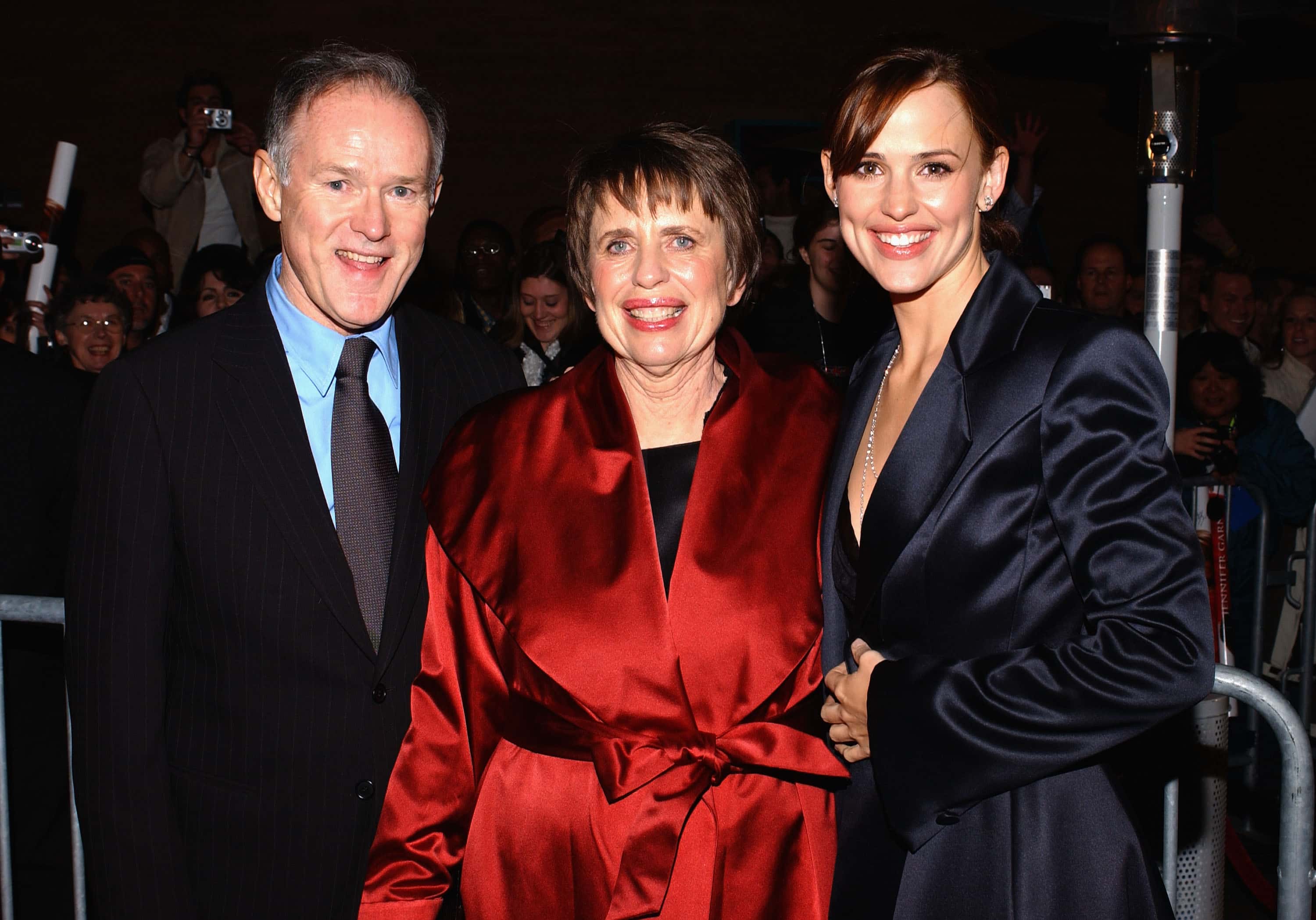 Jennifer Garner and her father and mother attend the premiere of "Elektra"