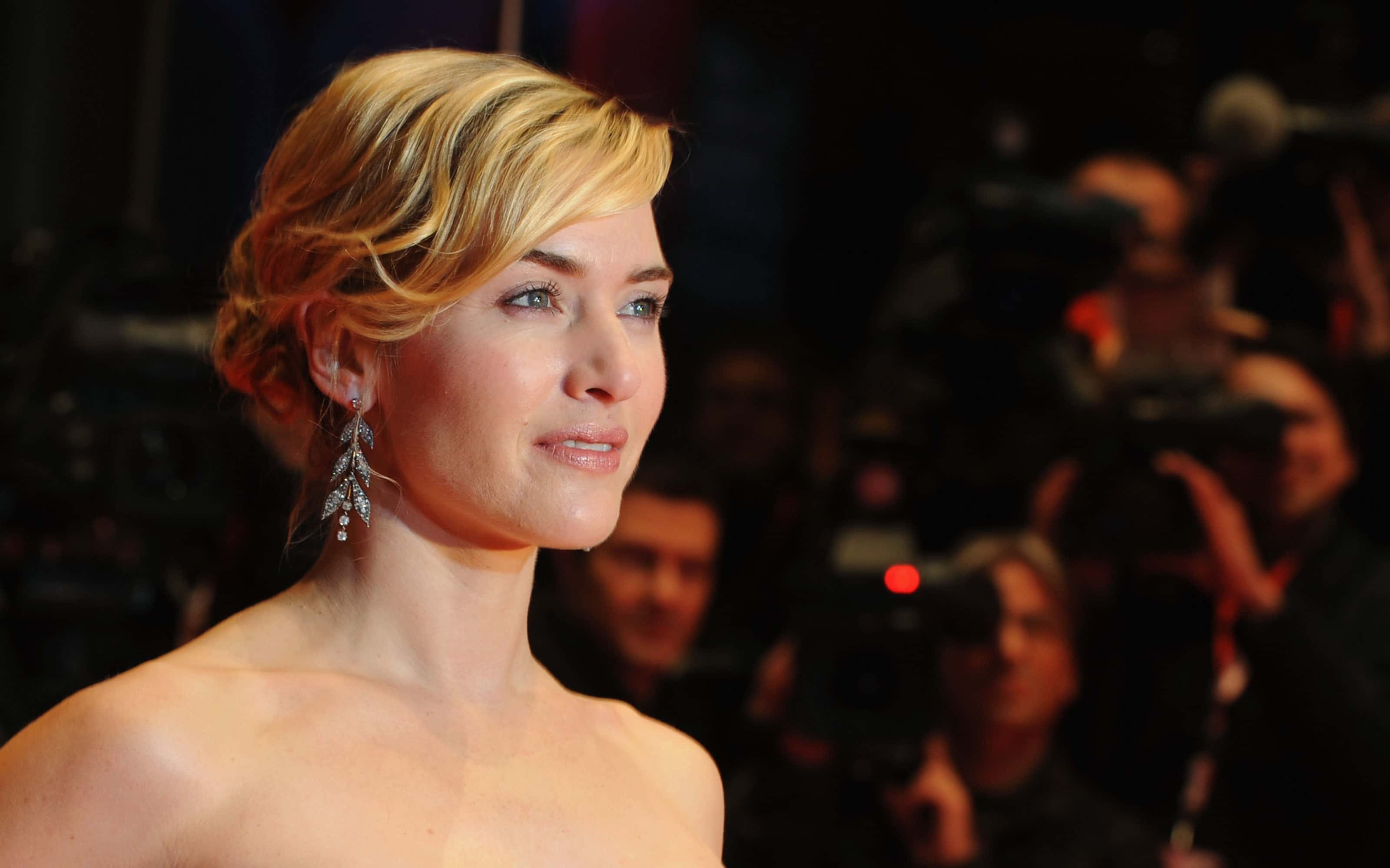 Actress Kate Winslet attends the premiere for 'The Reader'