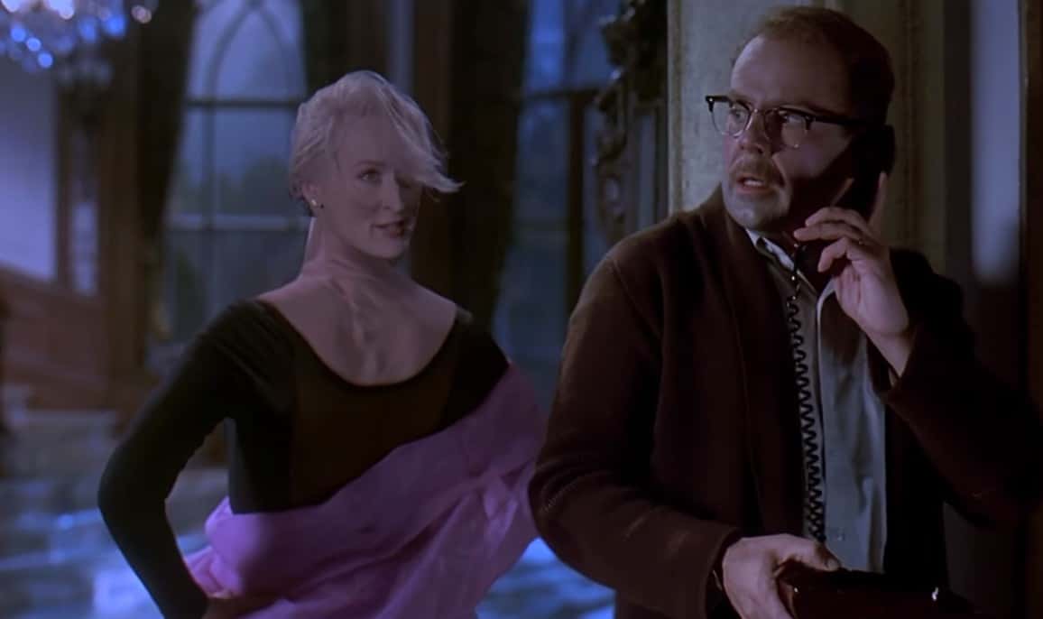 Screenshot from Death Becomes Her (1992), Meryl Streep in black