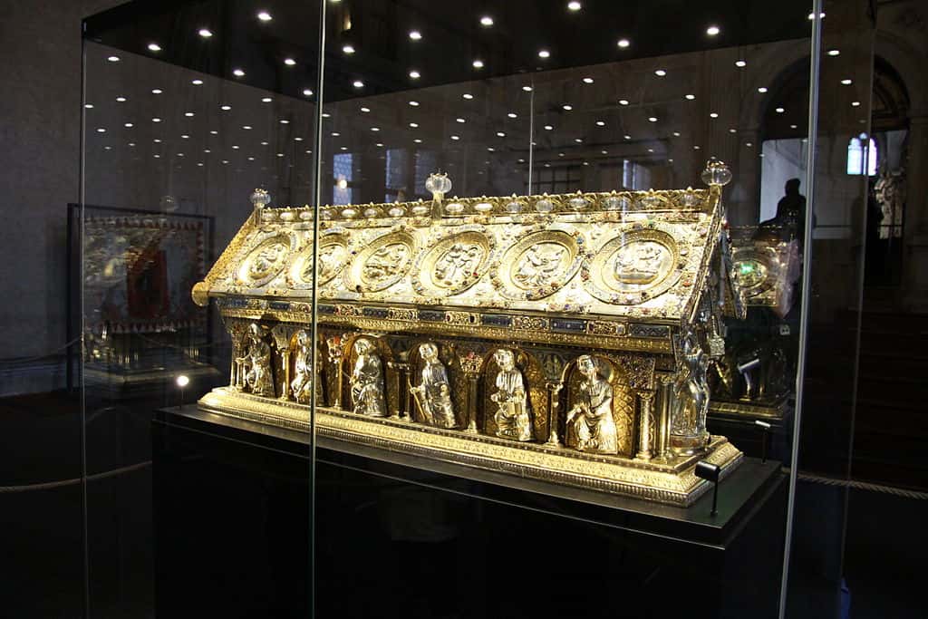 Treasure Hunters Facts