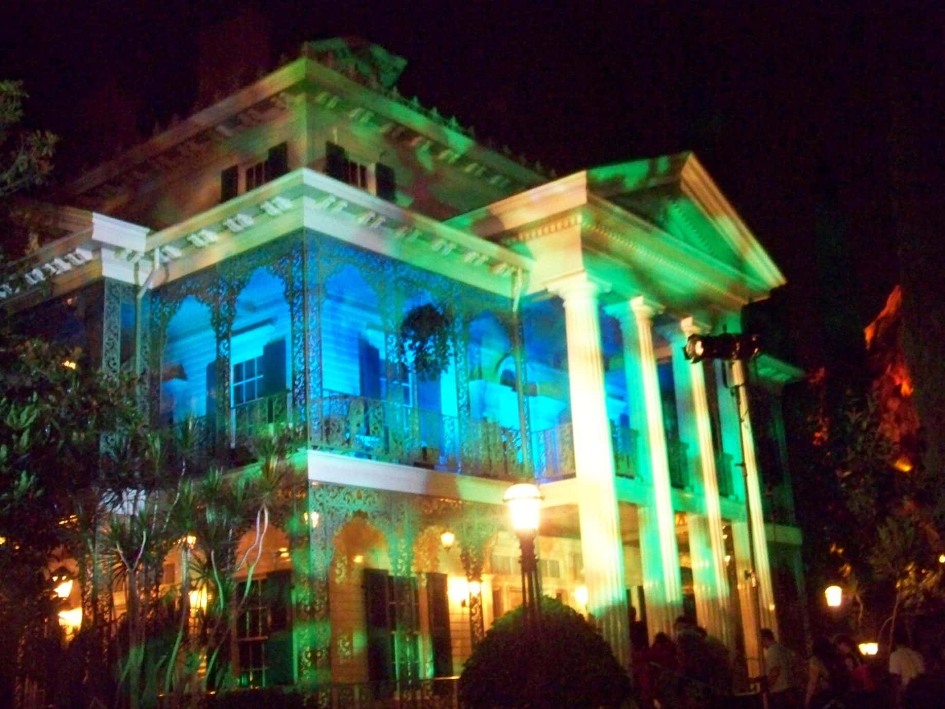 Disneyland And Walt Disney World facts