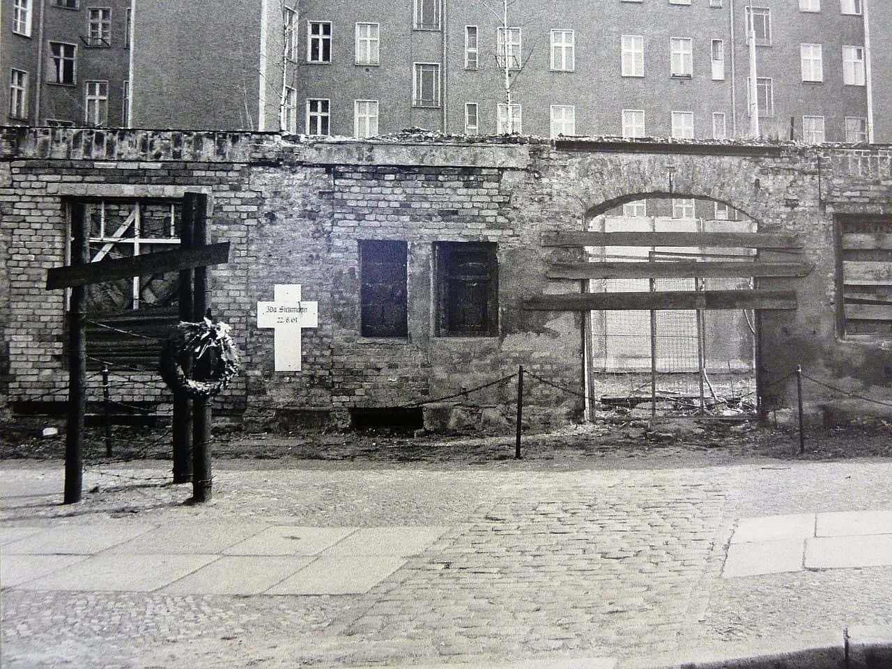 Life In East Germany facts