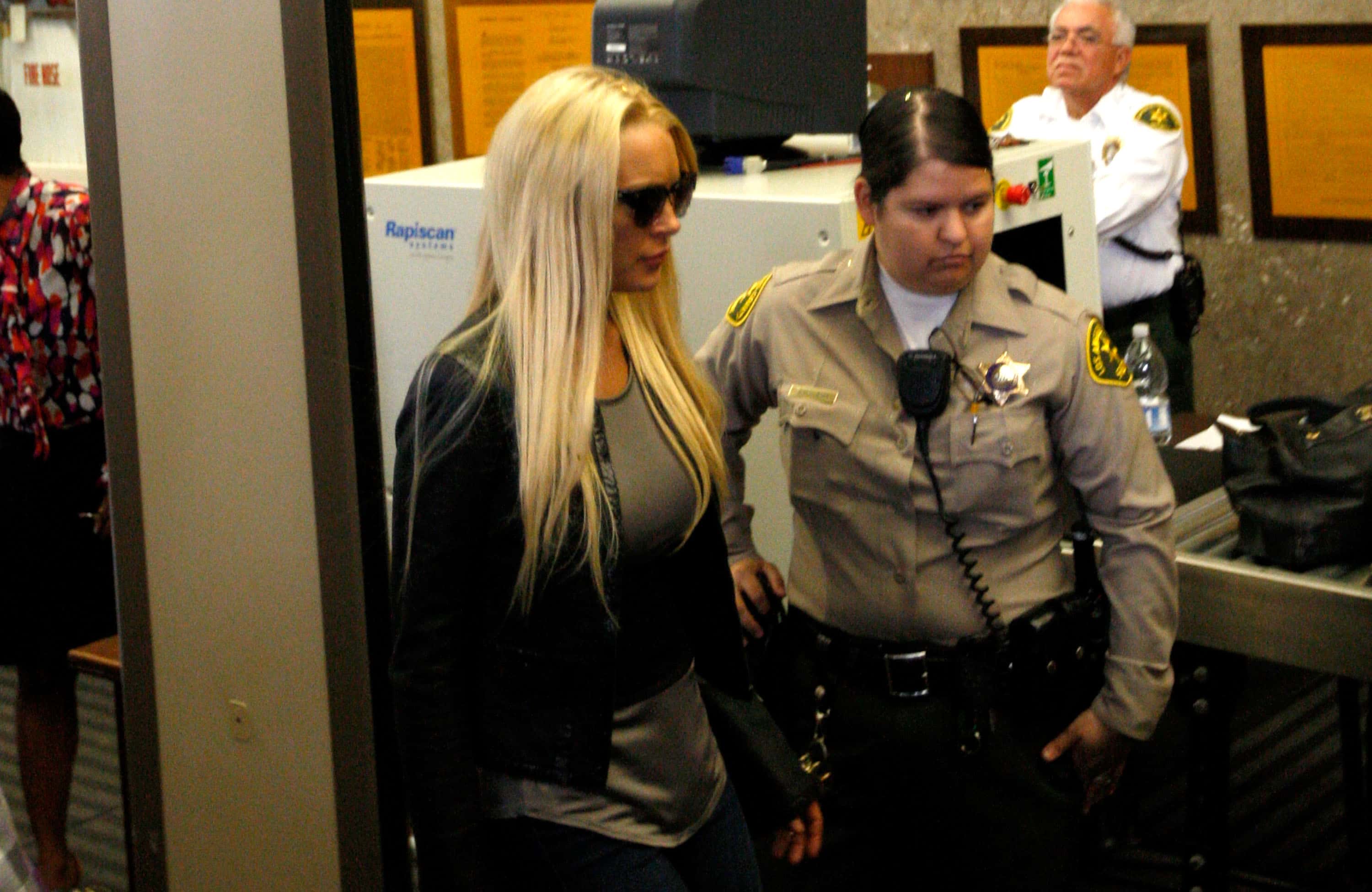 Lindsay Lohan arrives at the Beverly Hills Courthouse
