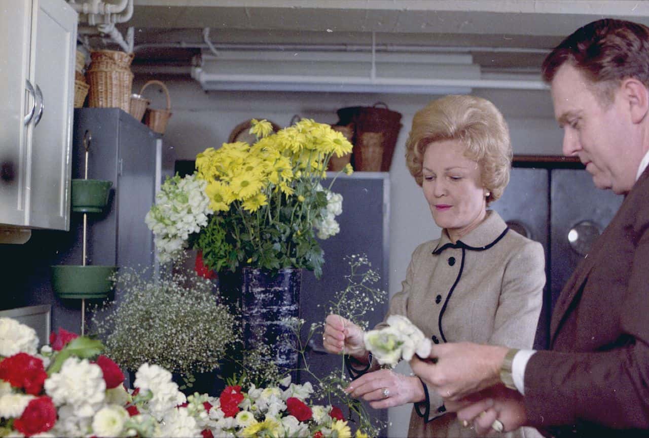 First Lady Pat Nixon works with a florist