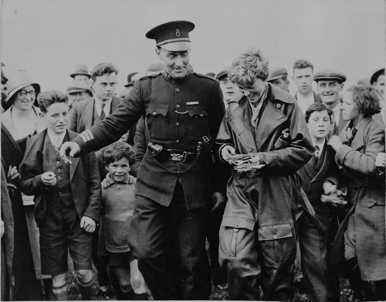 Amelia Earhart, just after the landing in Londonderry, Irland
