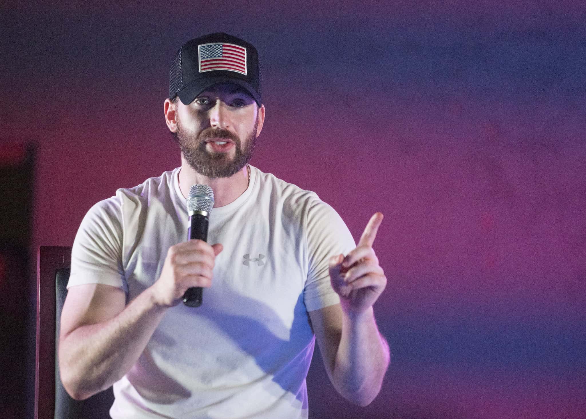 Chris Evans perform for service members during the USO Holiday Tour