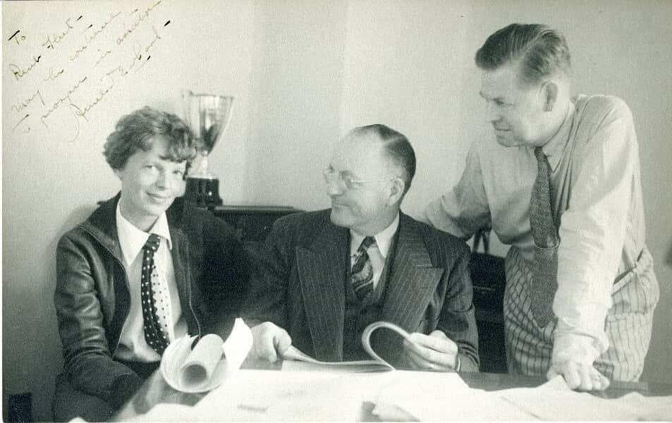 Amelia Earhart awarded for becoming the first aviatrix to fly solo across the Atlantic Ocean