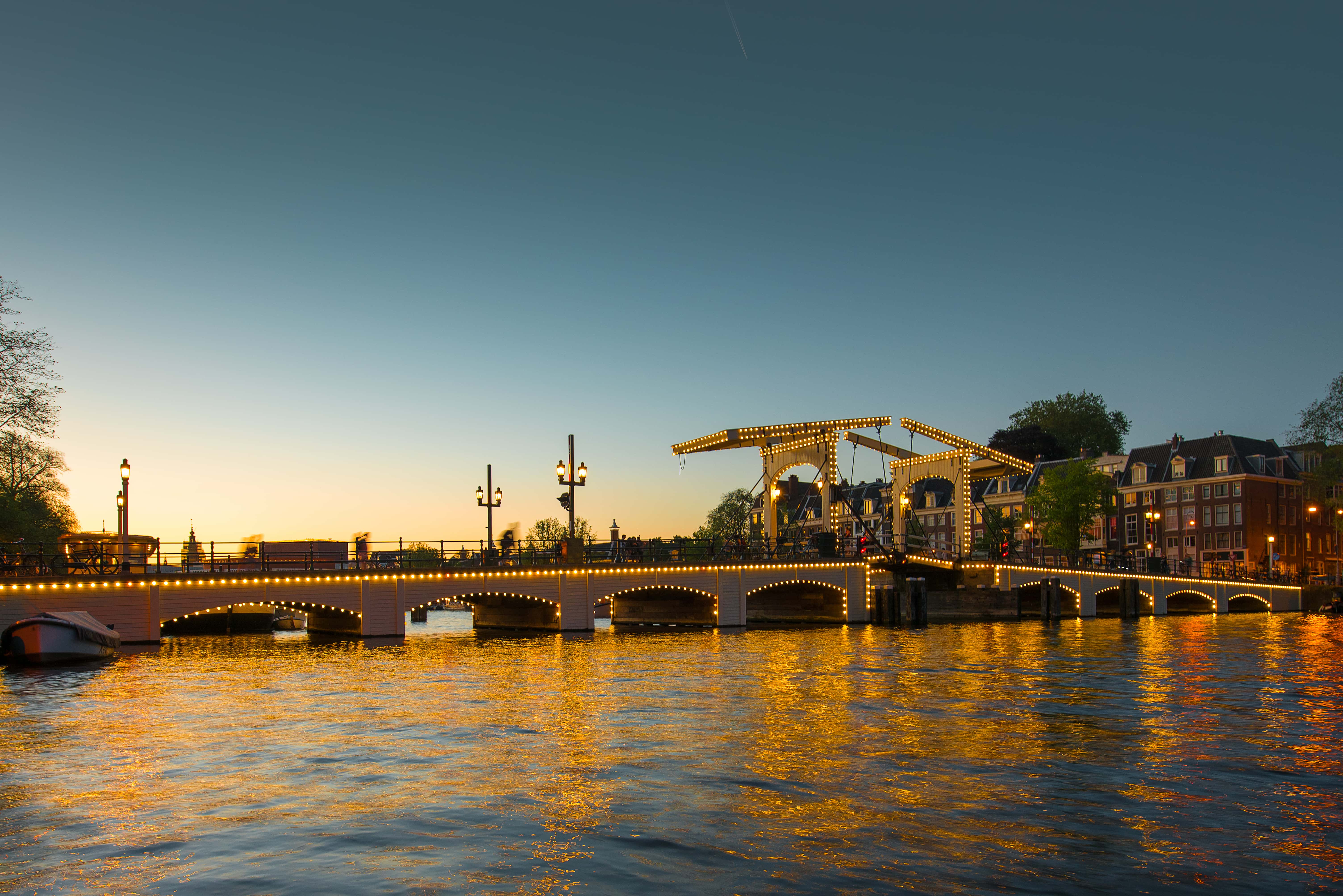 Magere Brug (Skinny Bridge), on the Amstel River at night, Amsterdam, North Holland, Netherlands, Europe
