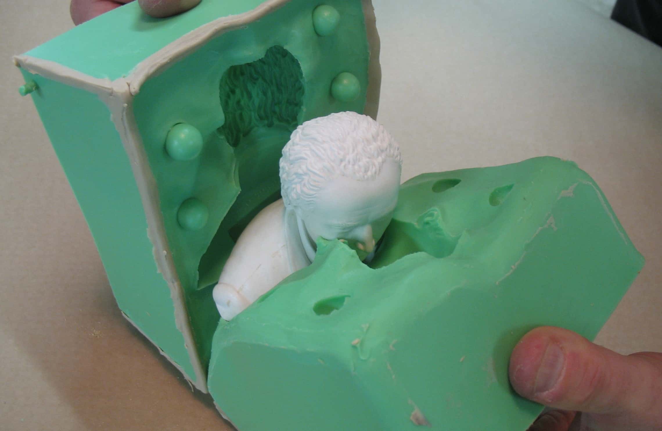 Платиновый силикон mold star 30. Мастер модели для силиконовых форм. Форма из силикона своими руками. Самодельные формы из силикона. Отливка силиконовых форм.