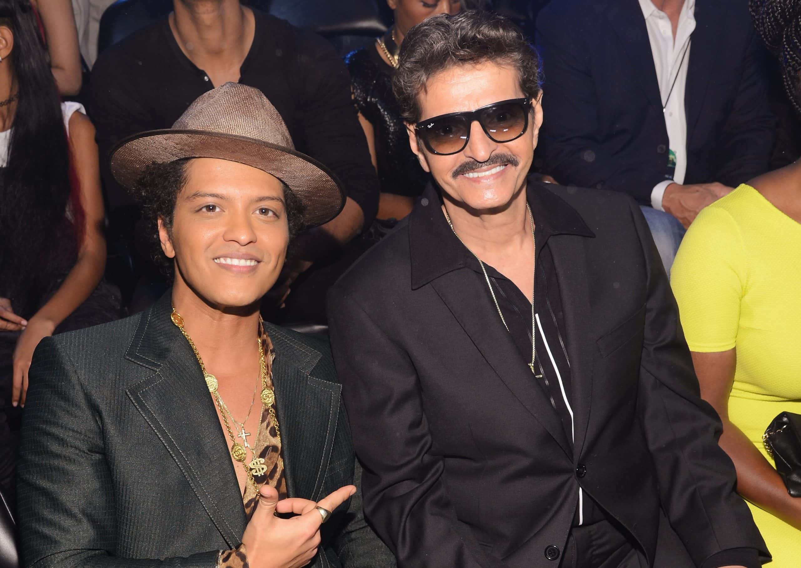 Bruno Mars and his father Peter Hernandez attends the 2013 MTV Video Music Awards
