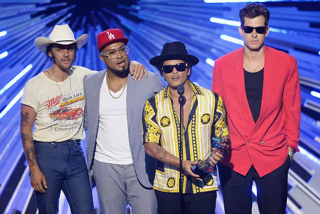Recording artists Bruno Mars (C) and Mark Ronson (R) accept the Best Male Video award for 'Uptown Funk'