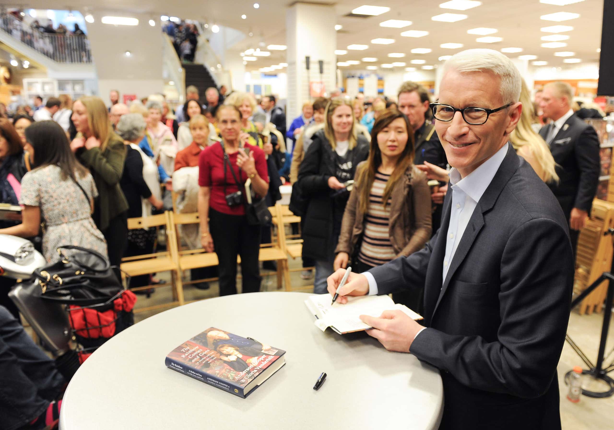 Anderson Cooper attends the book signing of his new book