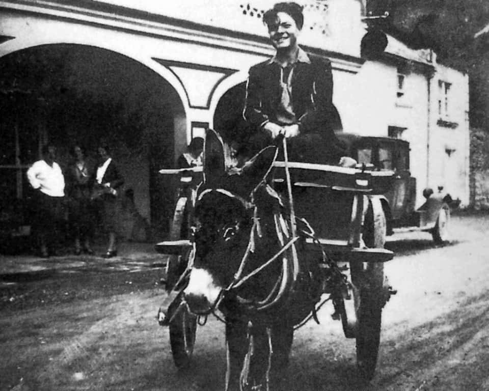 After graduating, 16-year-old Welles embarked on a painting and sketching tour