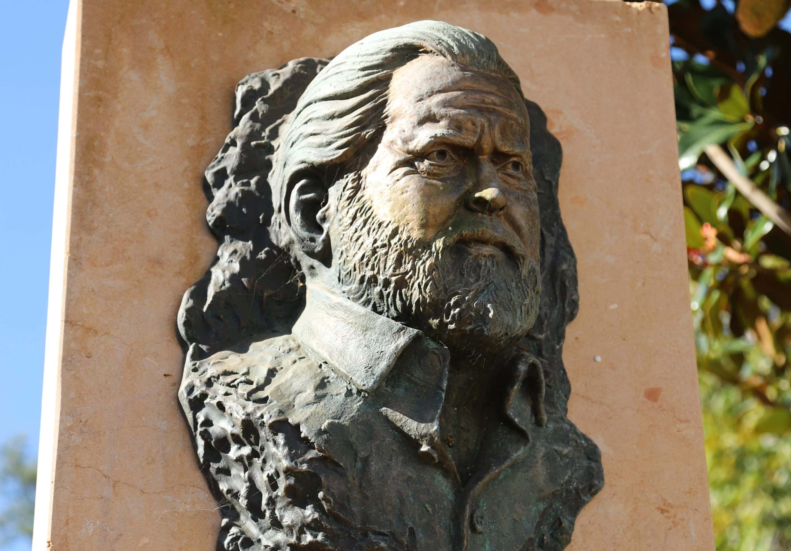 Orson Welles plaque sculpture