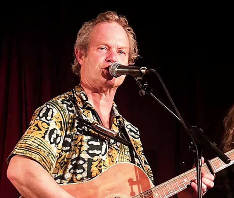 Chris Jagger performing 
