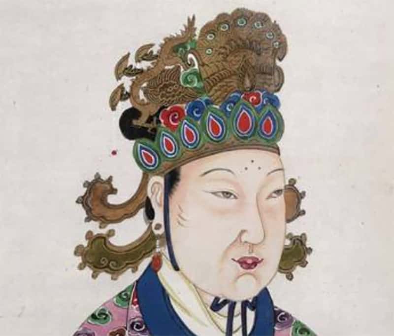 Femmes Fatales facts 