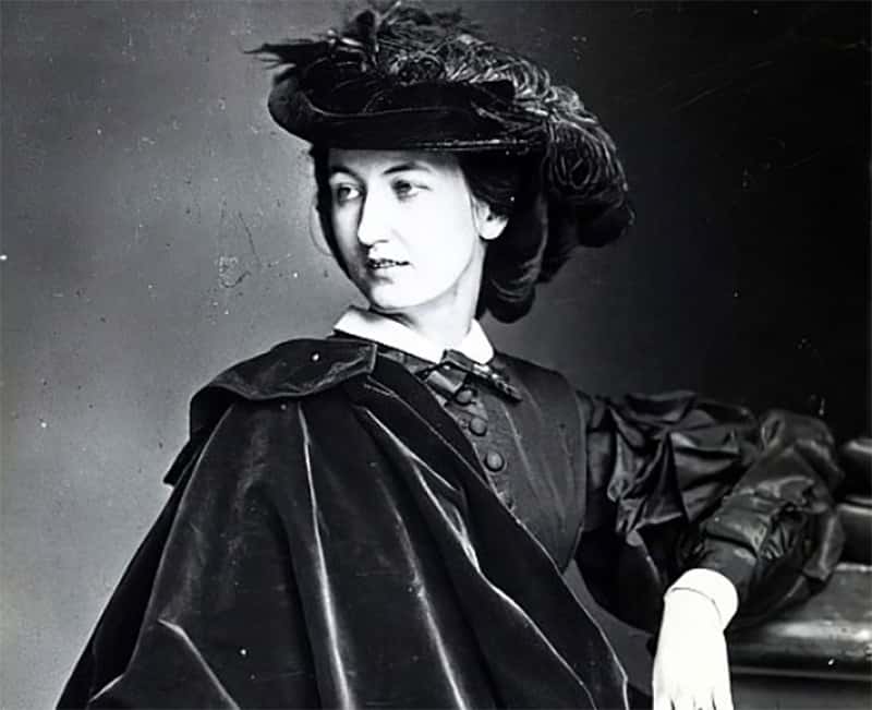 Femmes Fatales facts