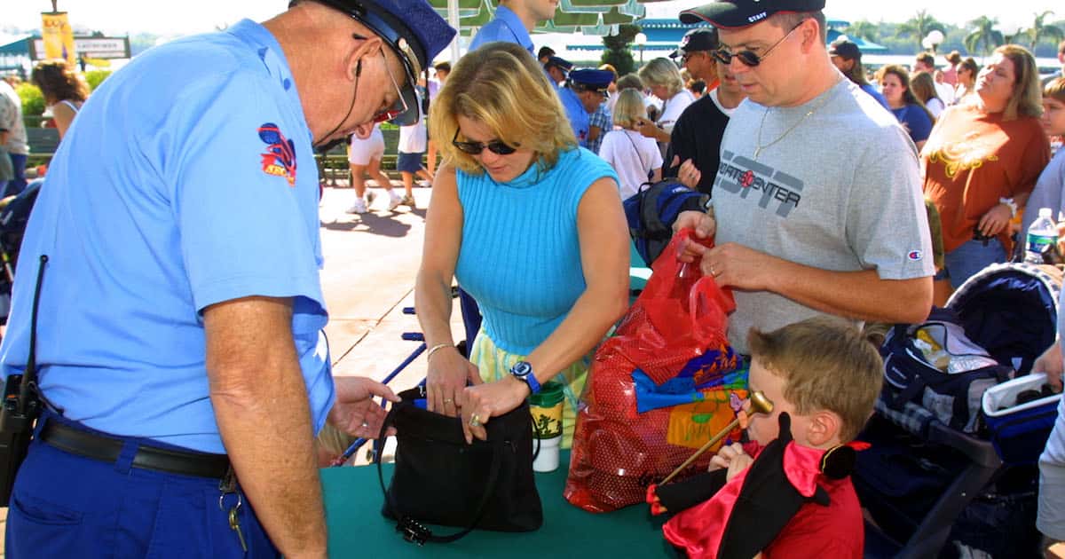 Disney Employees the Weirdest Thing They’ve Seen facts 