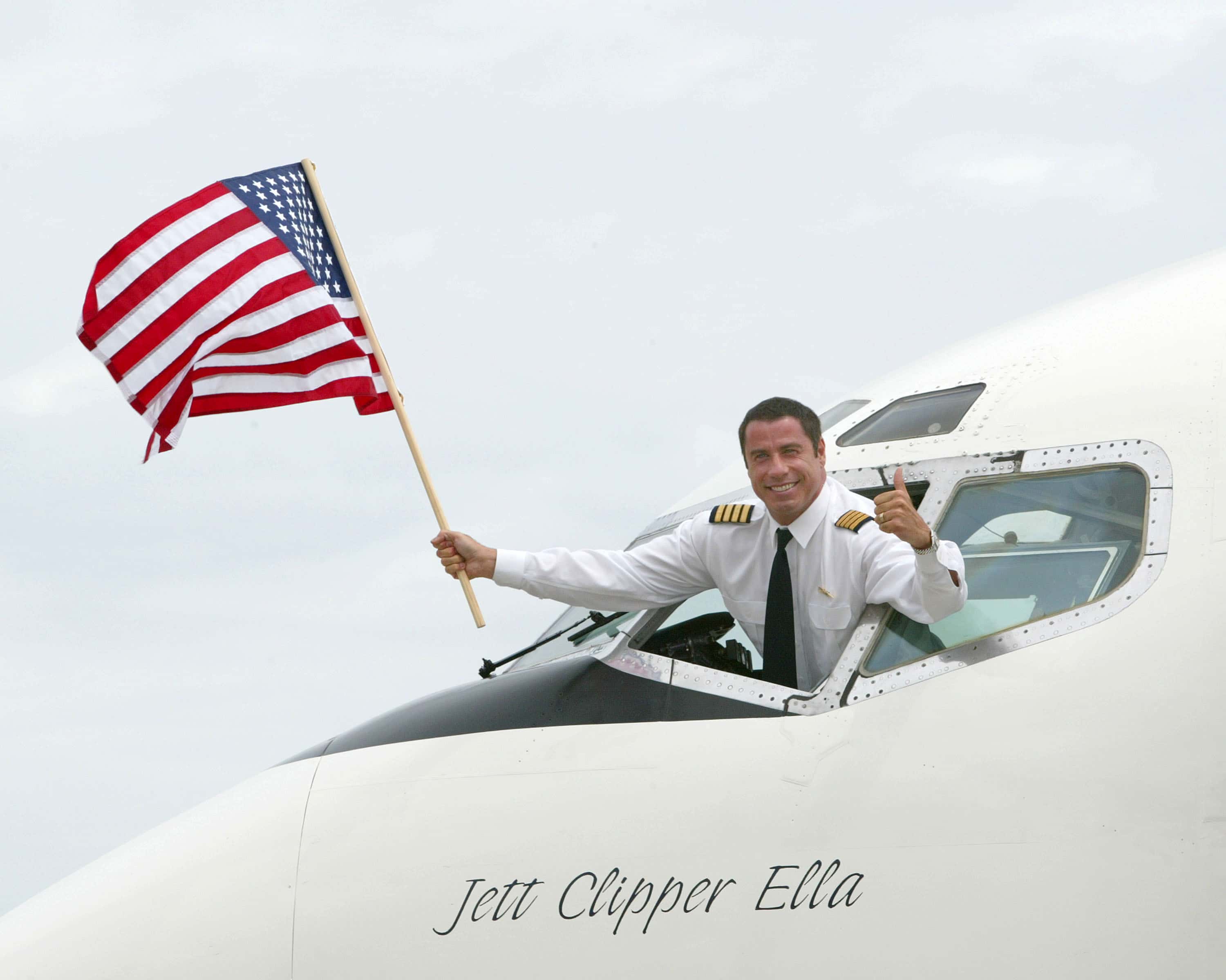 John Travolta Pilots 737 Into New York
