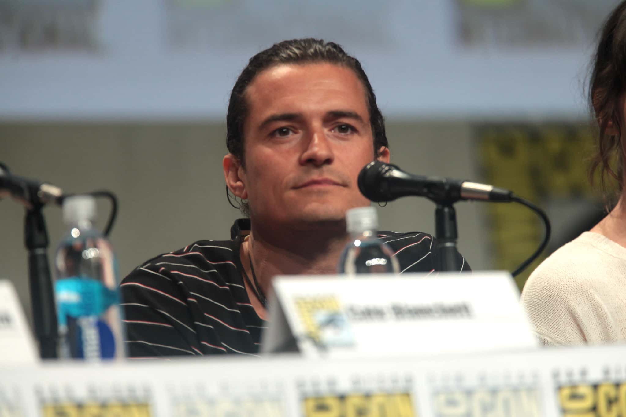 Orlando Bloom speaking at a comic con