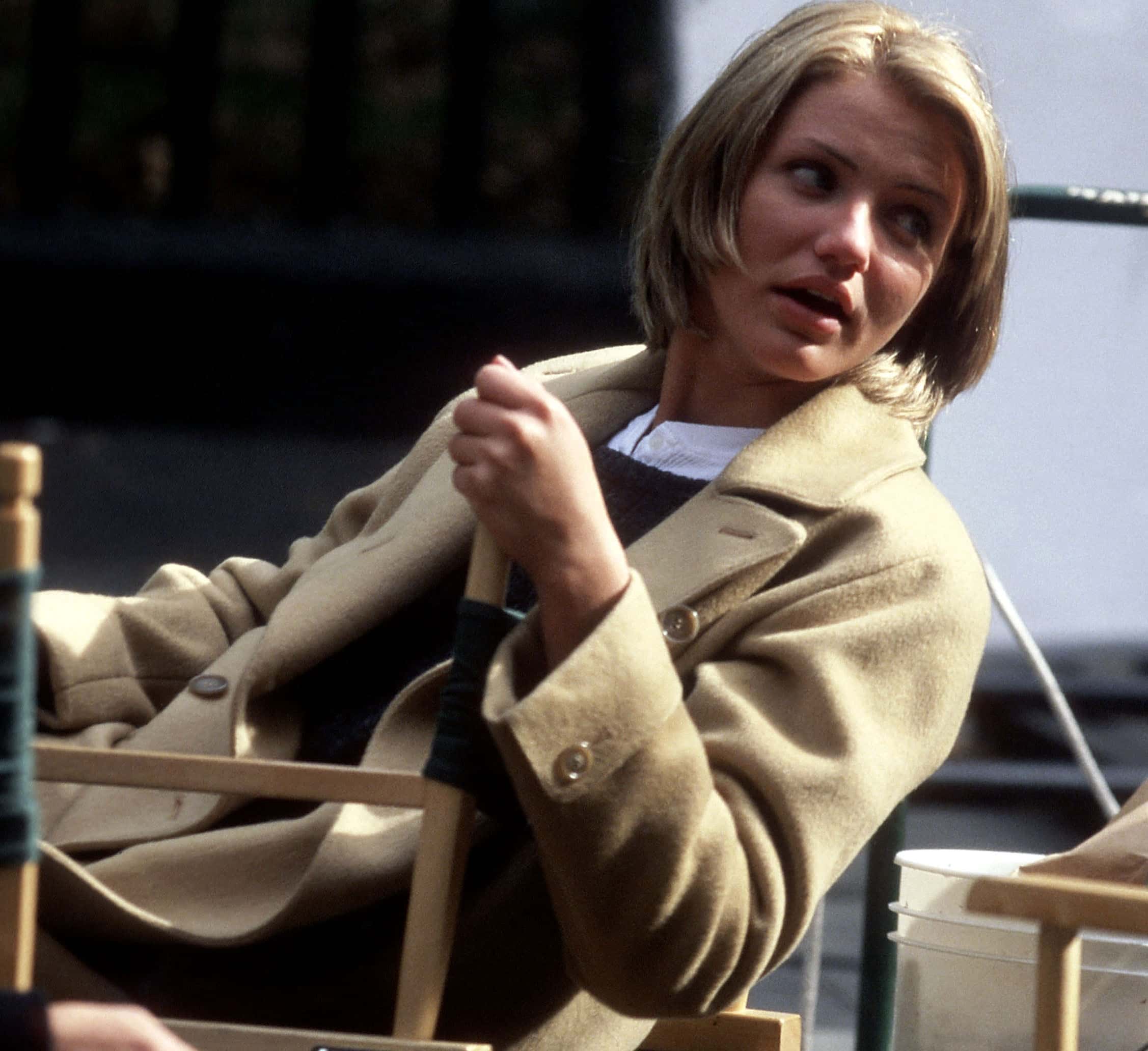  Cameron Diaz breaks from filming "She's the One" 