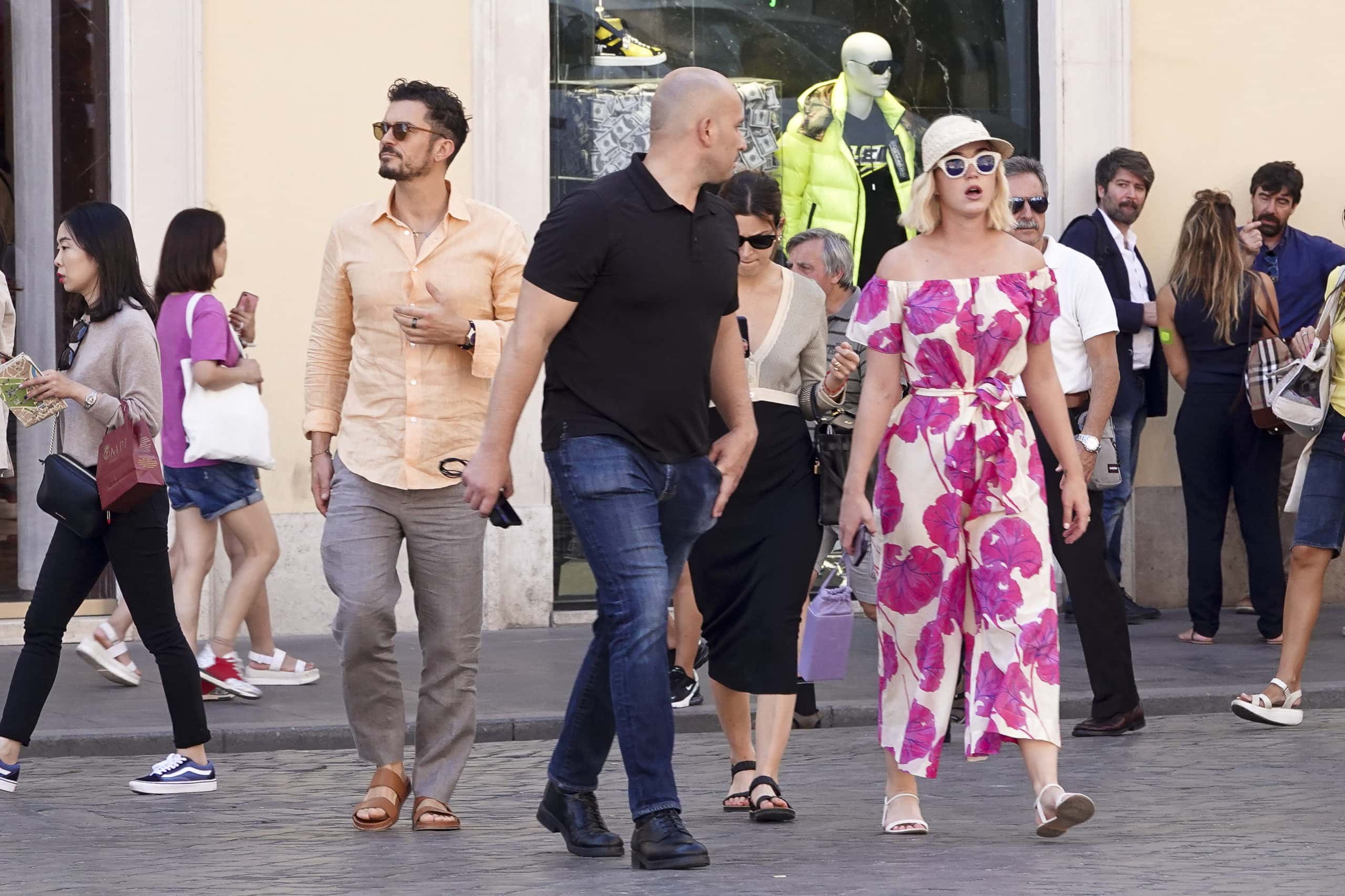  Orlando Bloom and Katy Perry walking