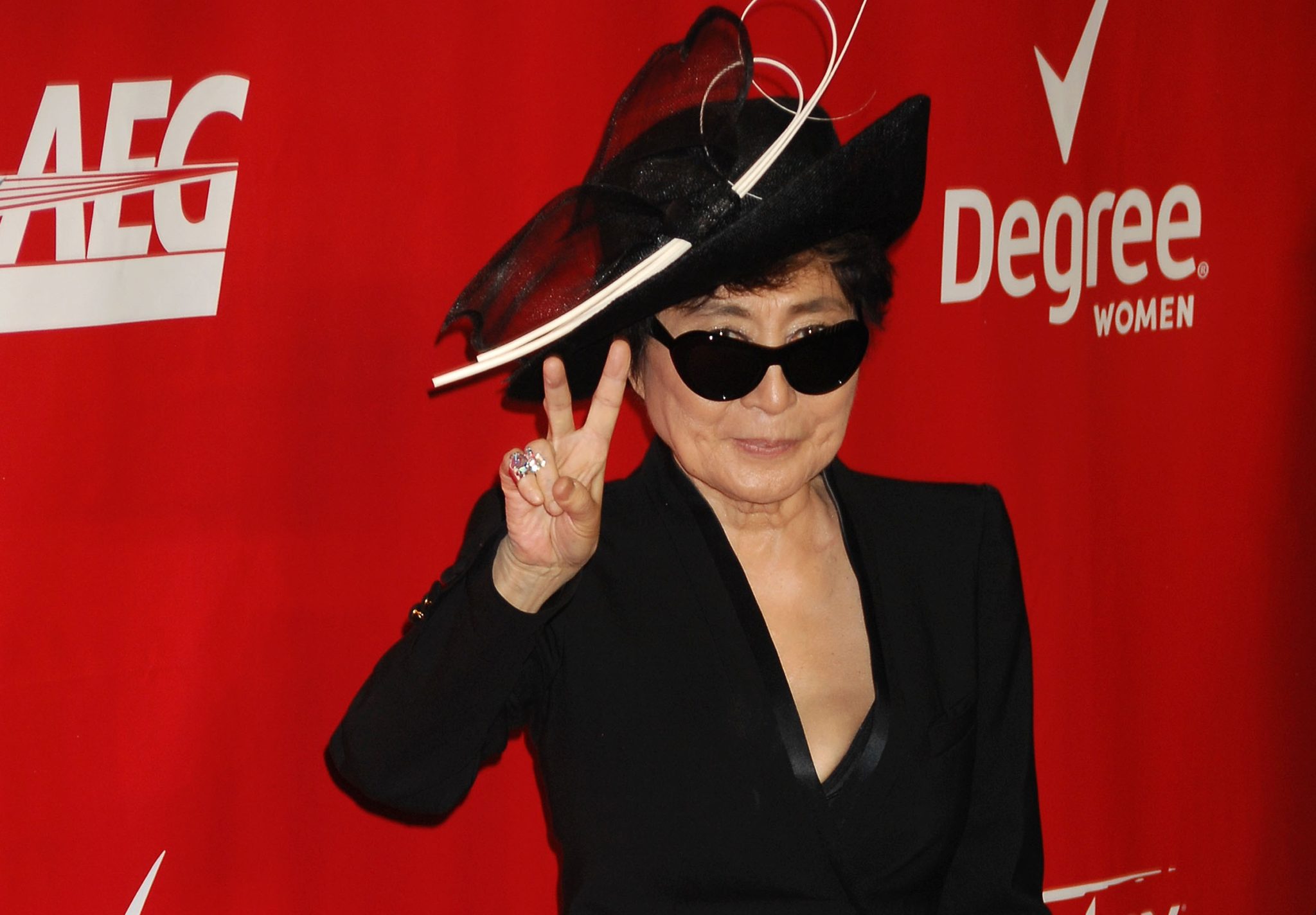 Yoko Ono arrives at the 2014 MusiCares Person Of The Year