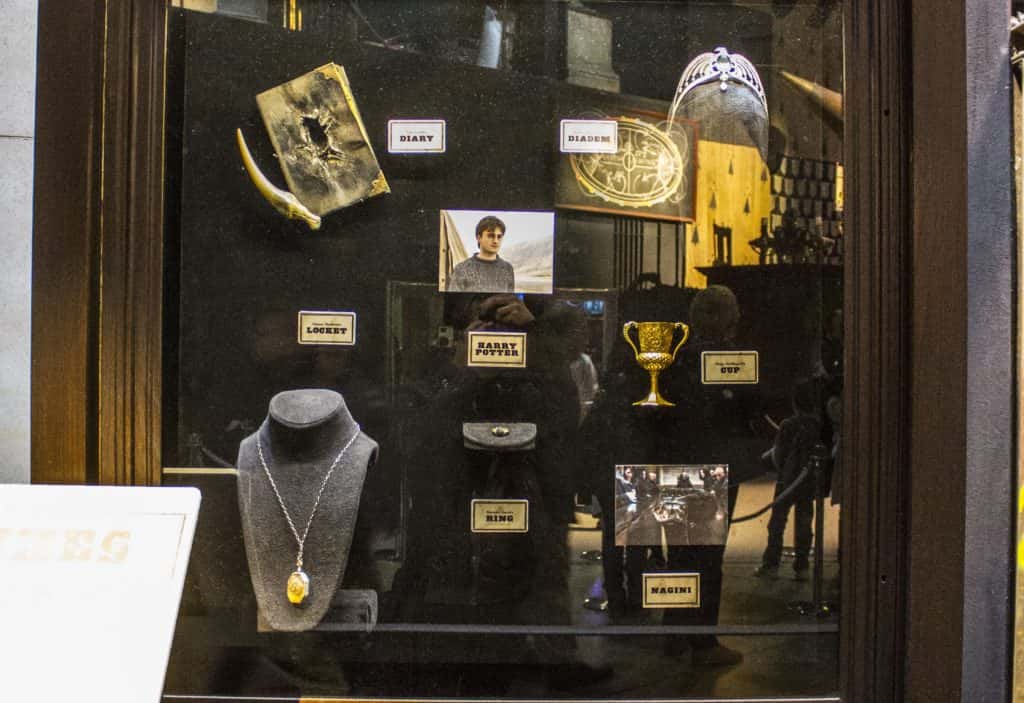 Tom Riddle Jewellery Soul-Splitting Facts About Tom Riddle