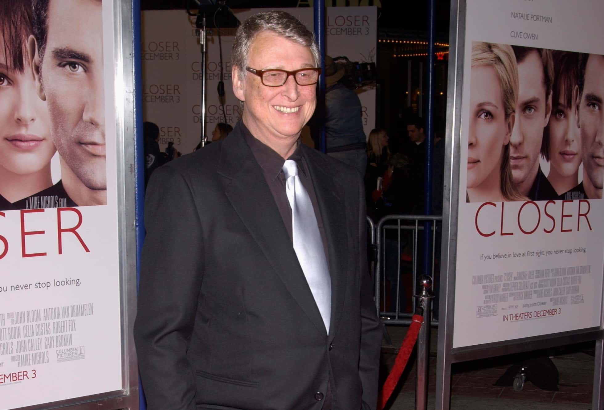 Portrait Photo of Director Mik Nichols at the premiere of his new movie Closer