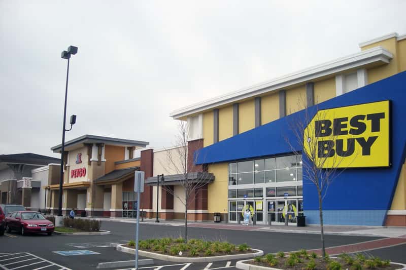 Mistaken For Employees While Shopping facts