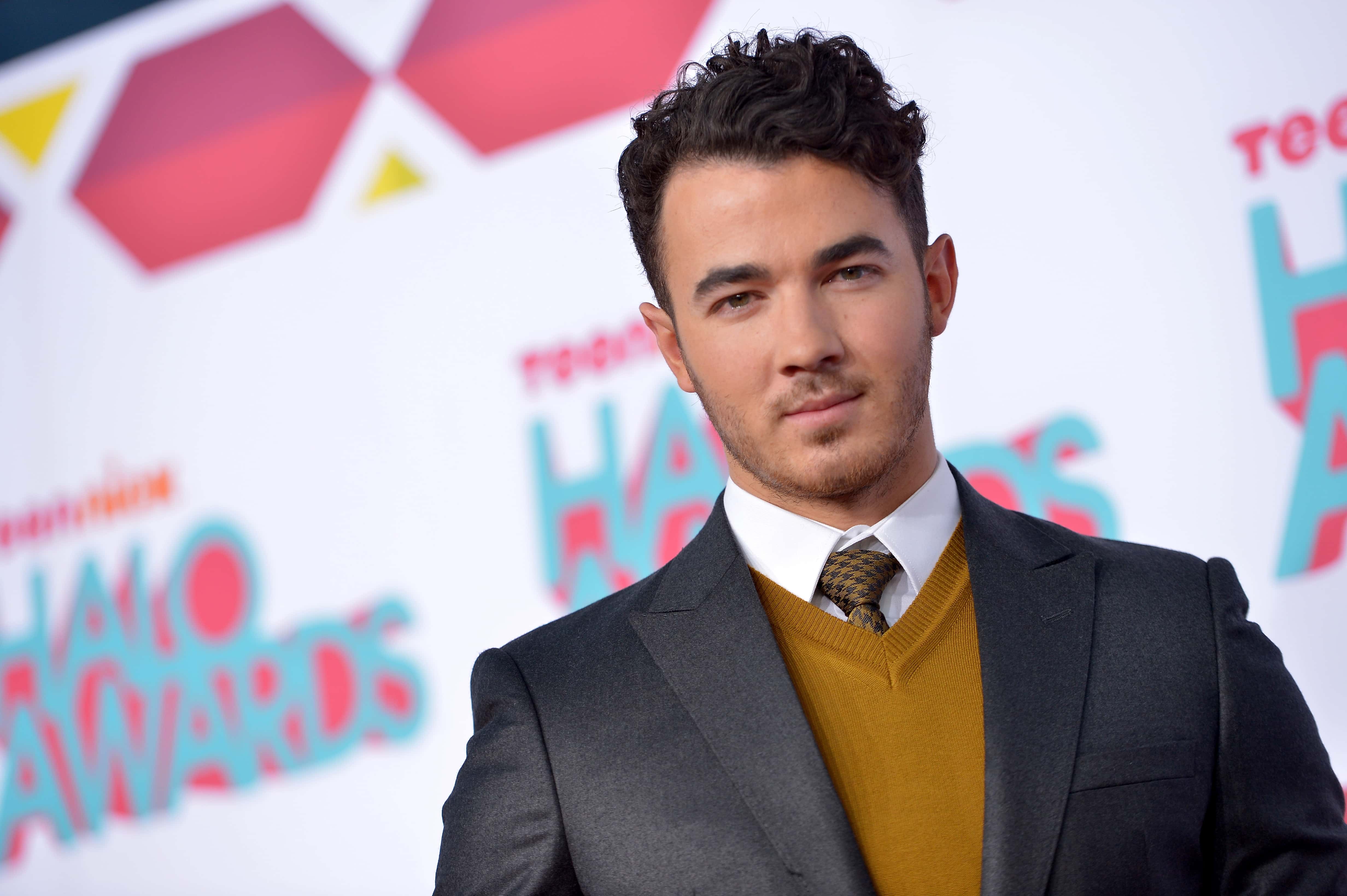 5th Annual TeenNick HALO Awards - Red Carpet. Kevin Jonas.