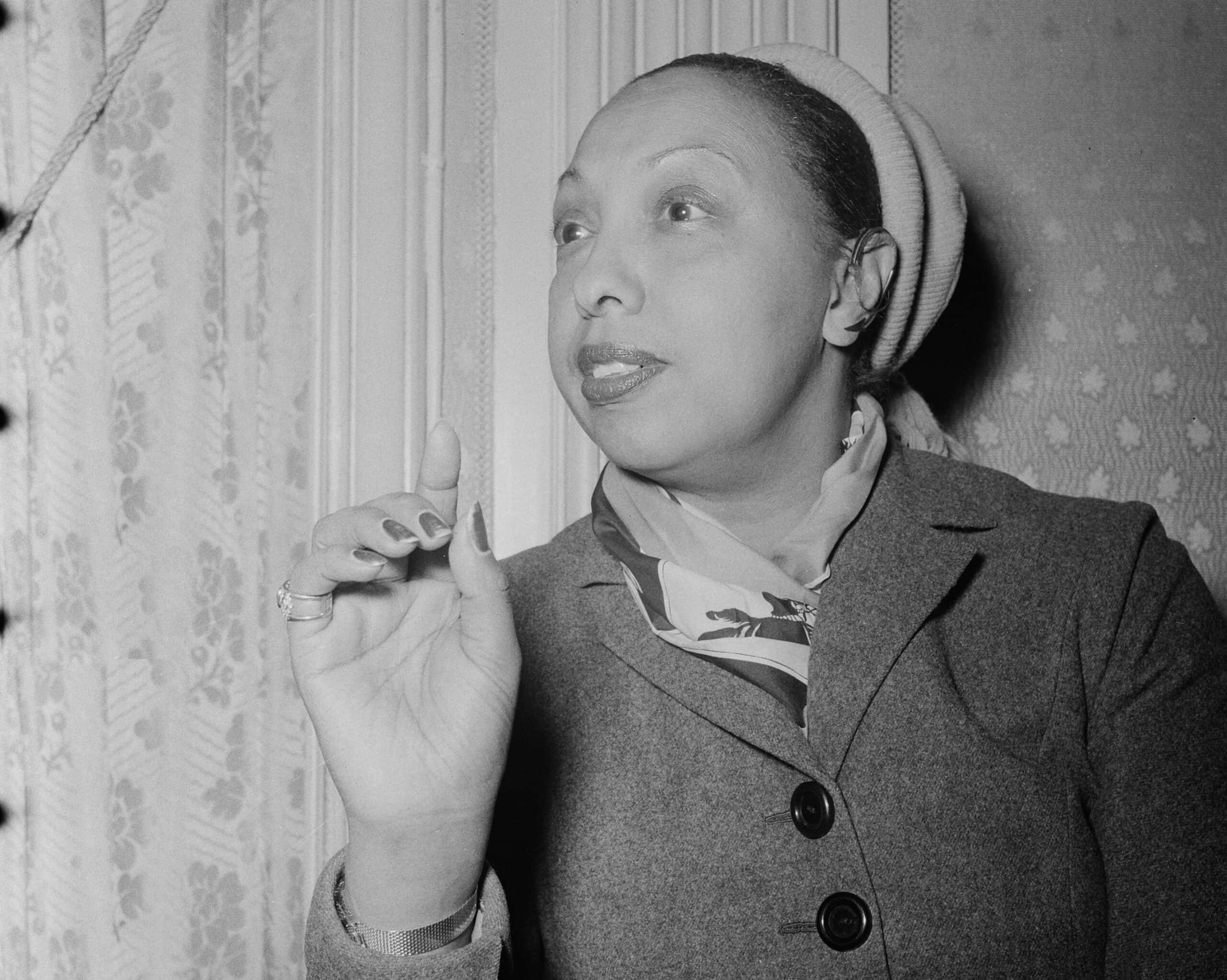Josephine Baker in Amsterdam in coat and hat 