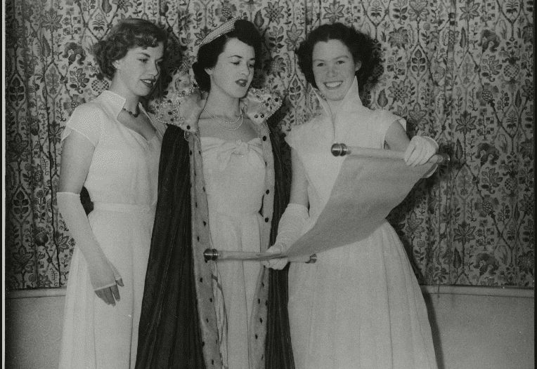 GettyImages-1053612030 Lady in Waiting and Maid of honor