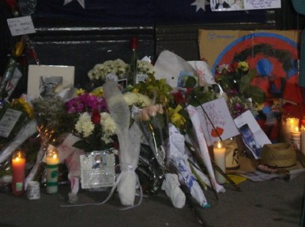 Memorial for Heath Ledger outside of his apartment