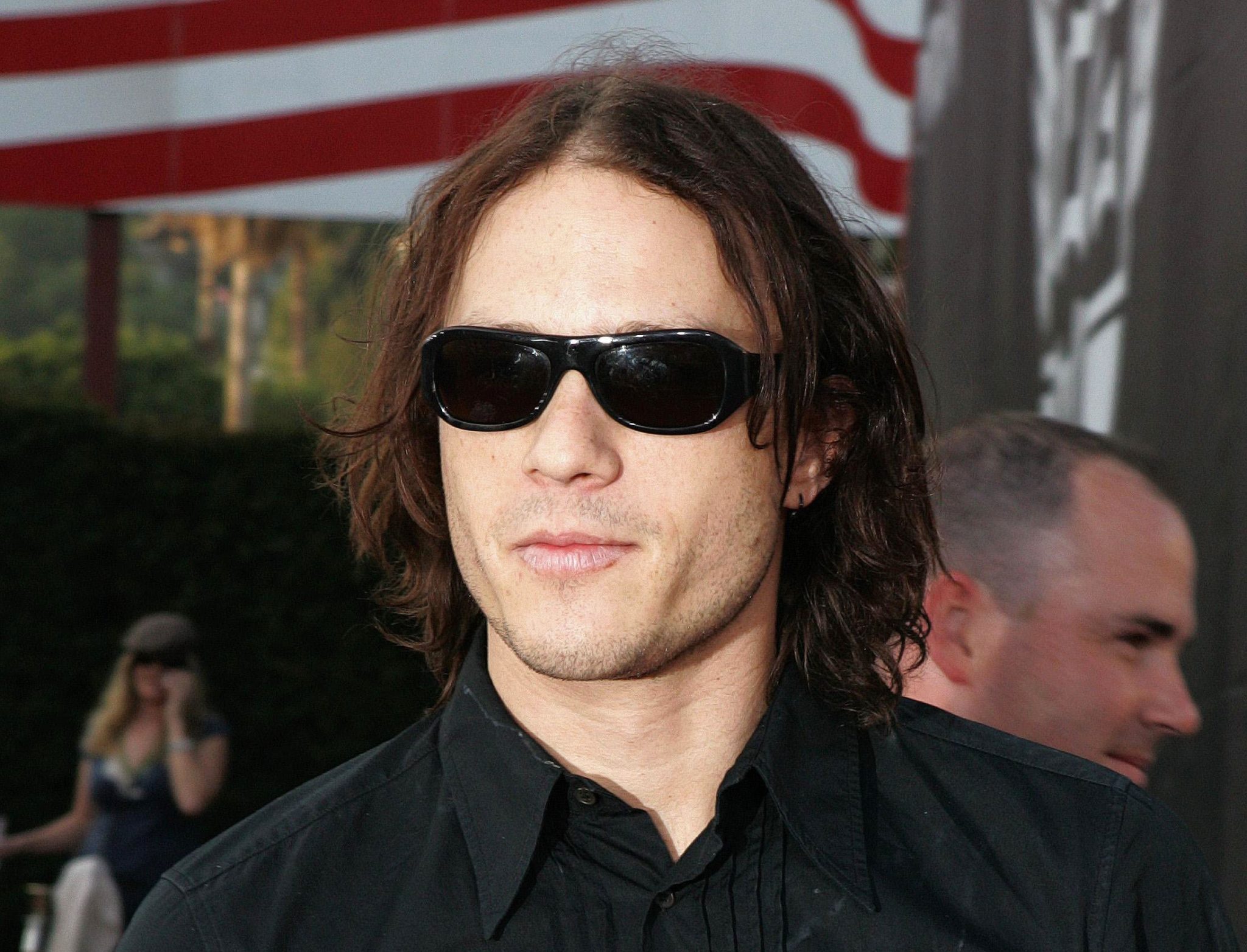 Photo of Heath Ledger wearing black shirt