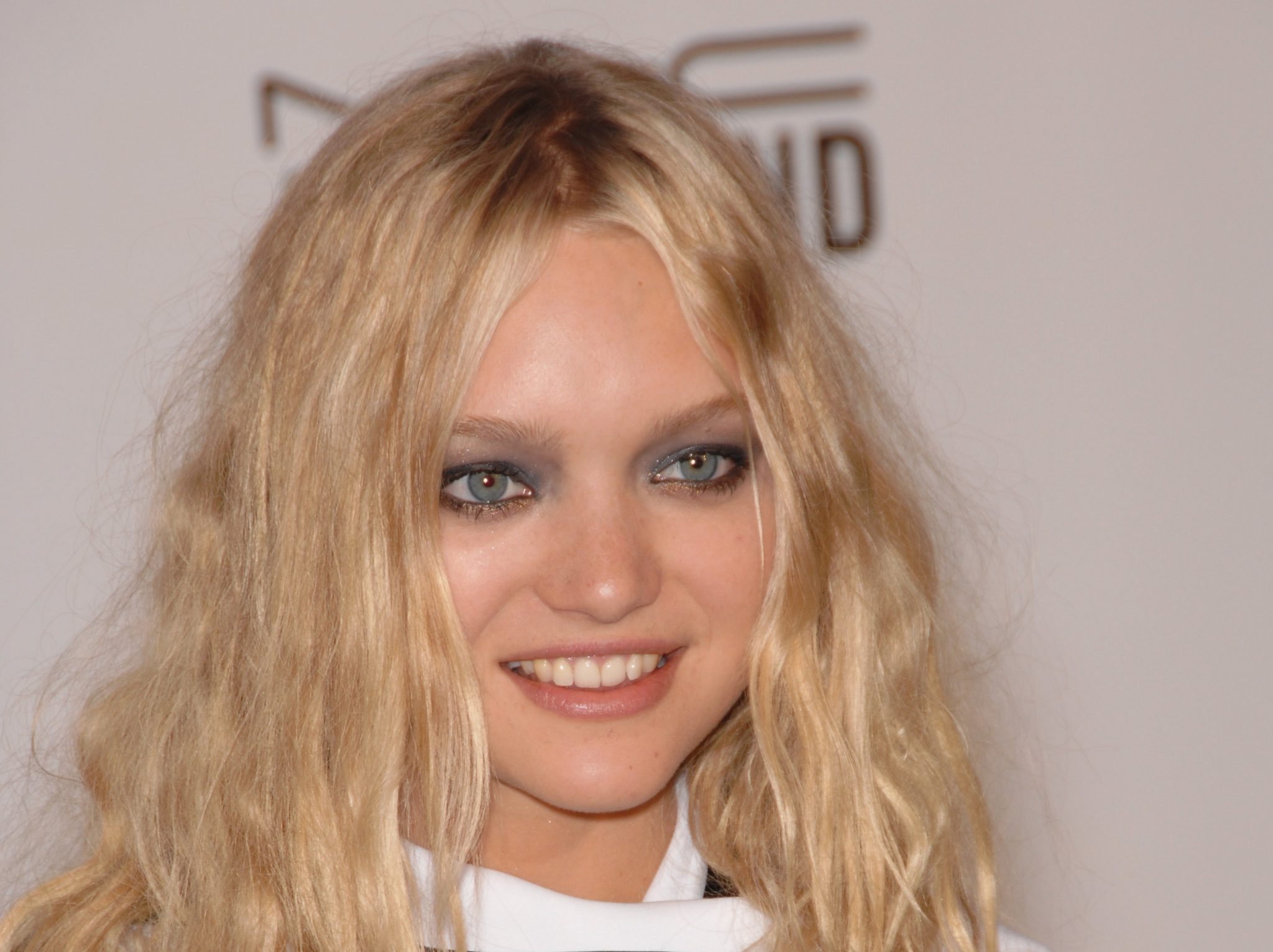Photo of Gemma Ward with blond hair wearing white shirt and smiling - 2007.