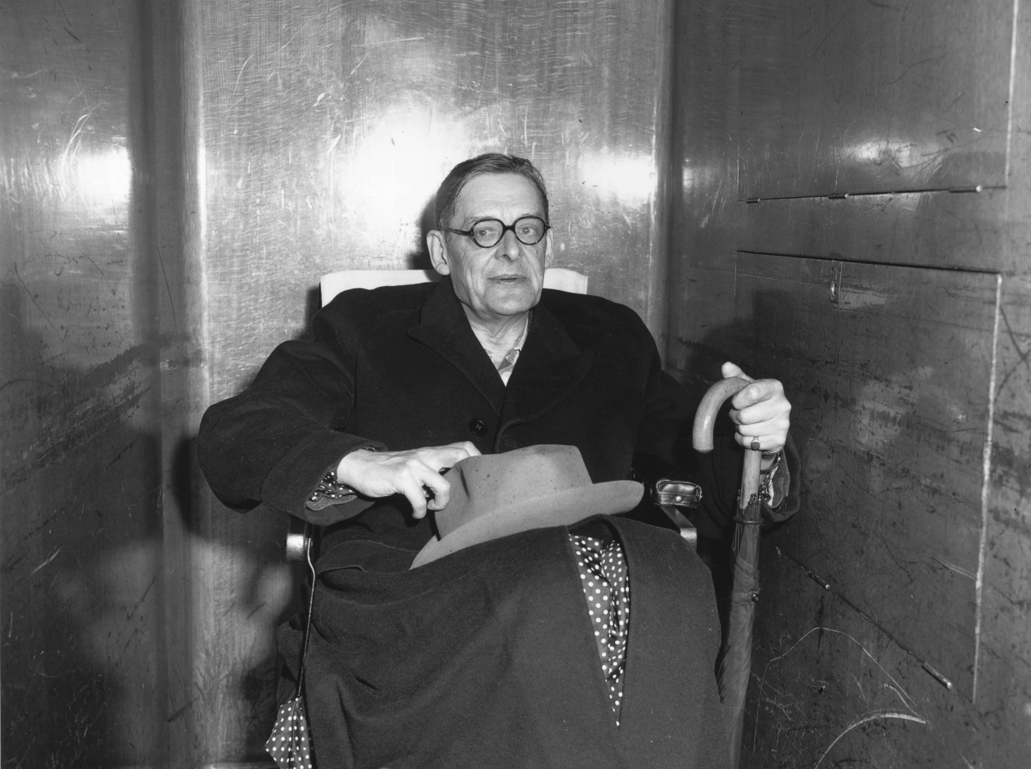 Томас стернз элиот книги. Полые люди элиота. Бесплодная земля томас стернз элиот книга. Полые люди элиота. Полые люди элиота.