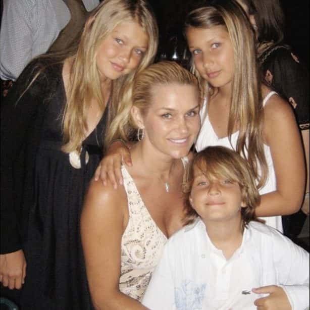 GigiAndBellaHadid-613x920