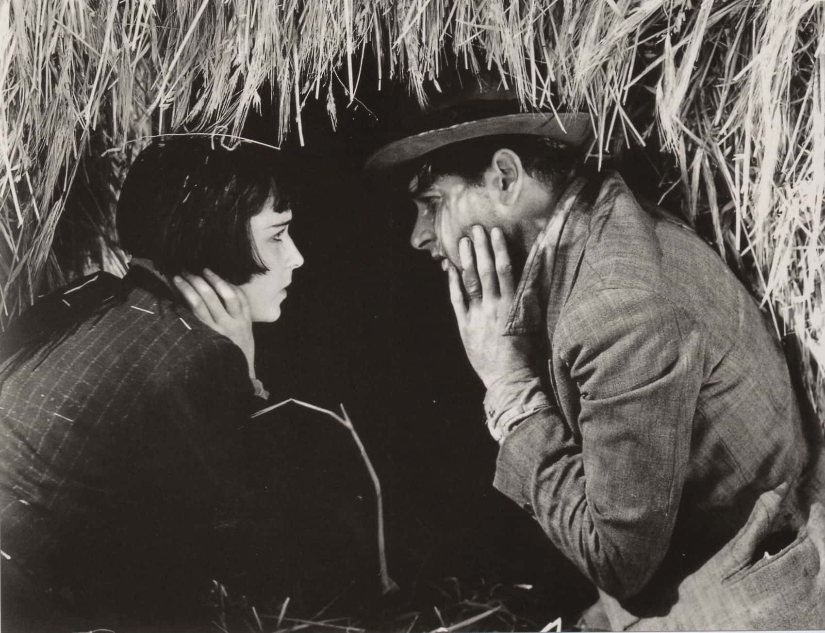 Grayscale photo of the actor and actress Richard Arlen and Louise Brooks from the movie Beggars of Life