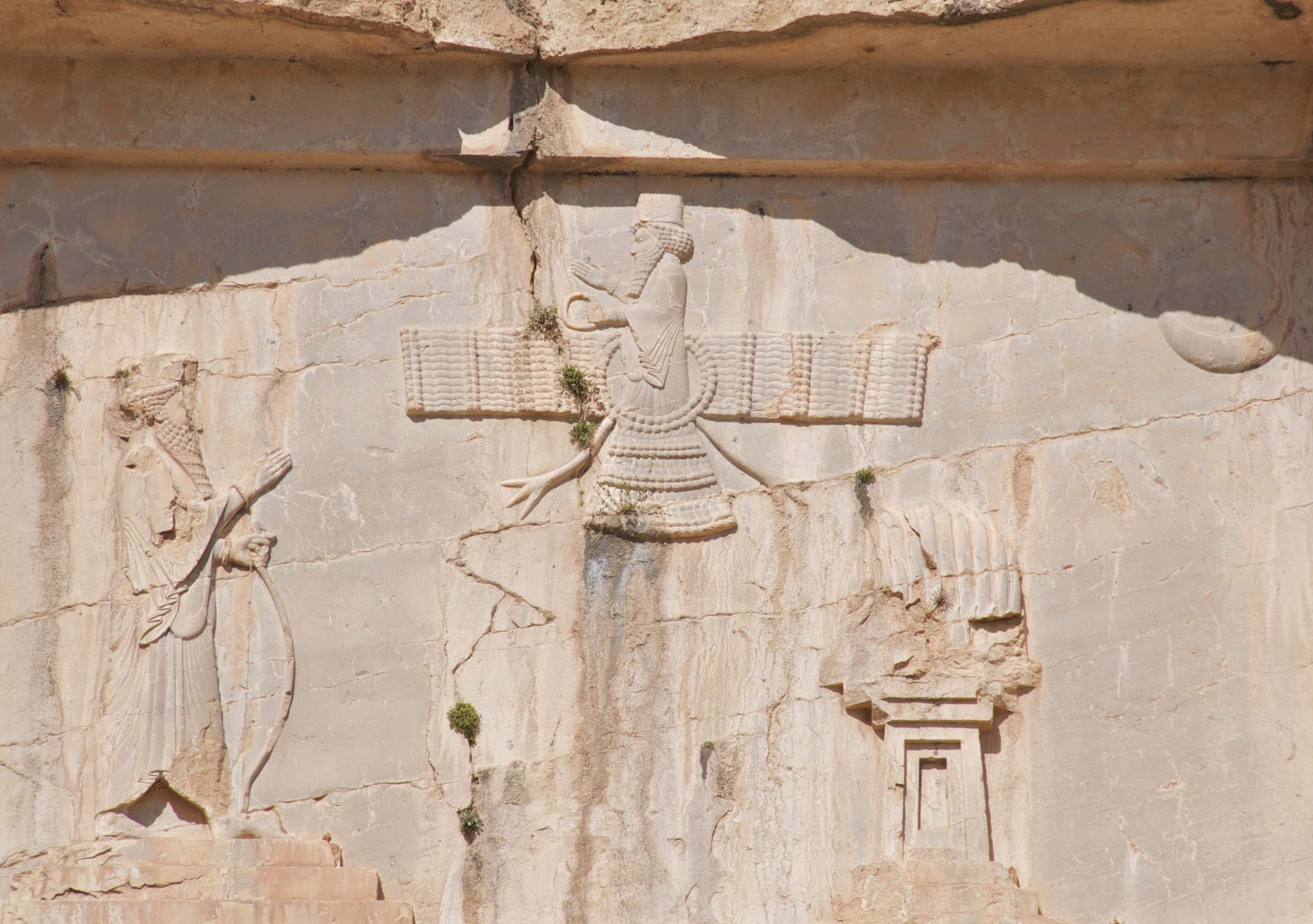 Столица анийского царства 4 букв сканворд. Гробница Персидского царя Персеполь.