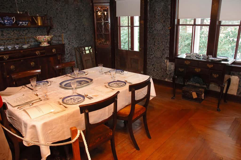 Emily Dickinson Facts