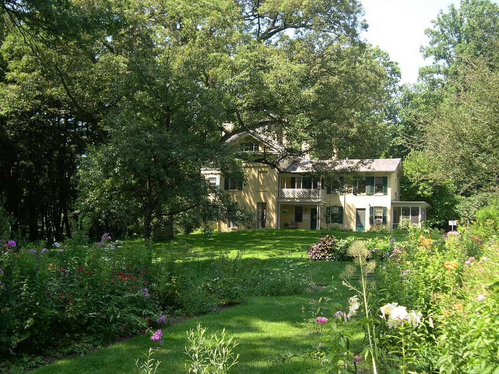 Emily Dickinson Facts