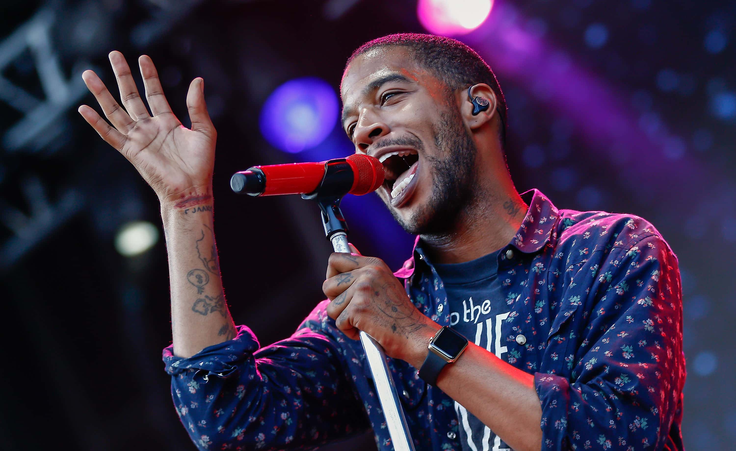 Portrait Photo of  Kid Cudi performing on stage 