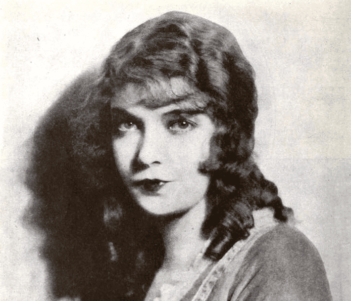 Lillian Gish in dress , black and white image 