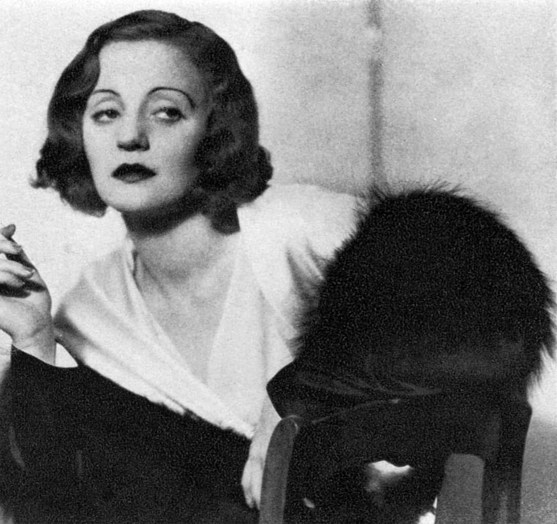 Photograph of Talluluah Bankhead in the 1934 Broadway production Dark Victory