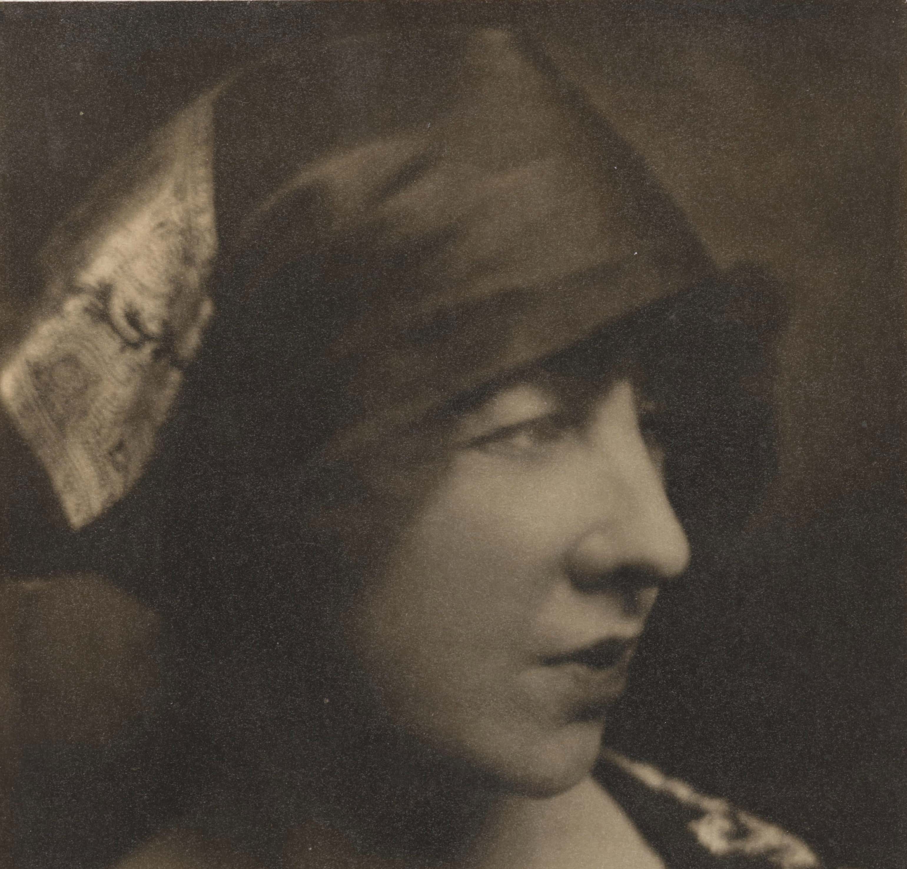 Gloria Vanderbilt Facts