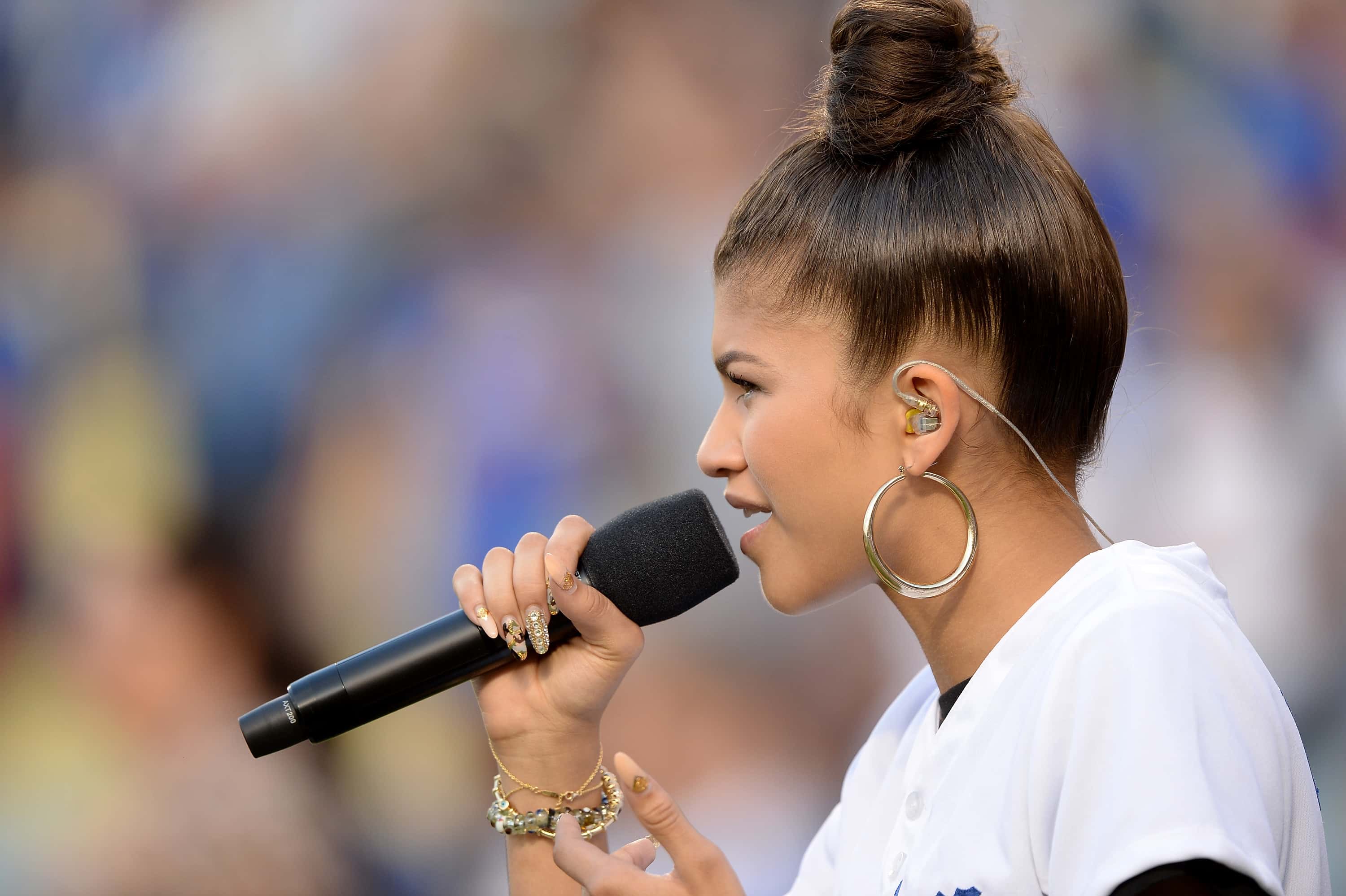  Zendaya sings the National Anthem before the game