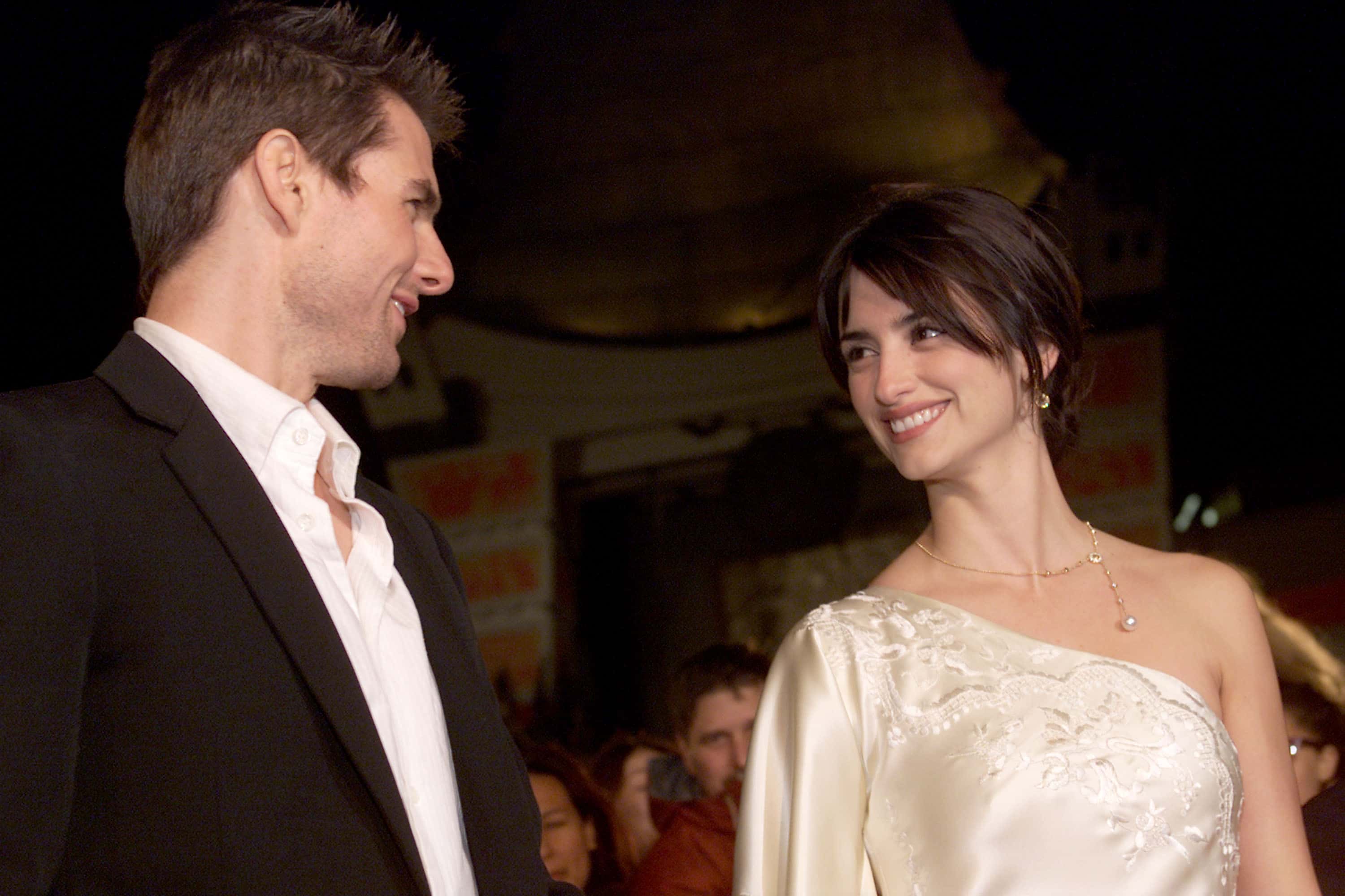 Tom Cruise and Penelope Cruz at the premiere of "Vanilla Sky" 2001