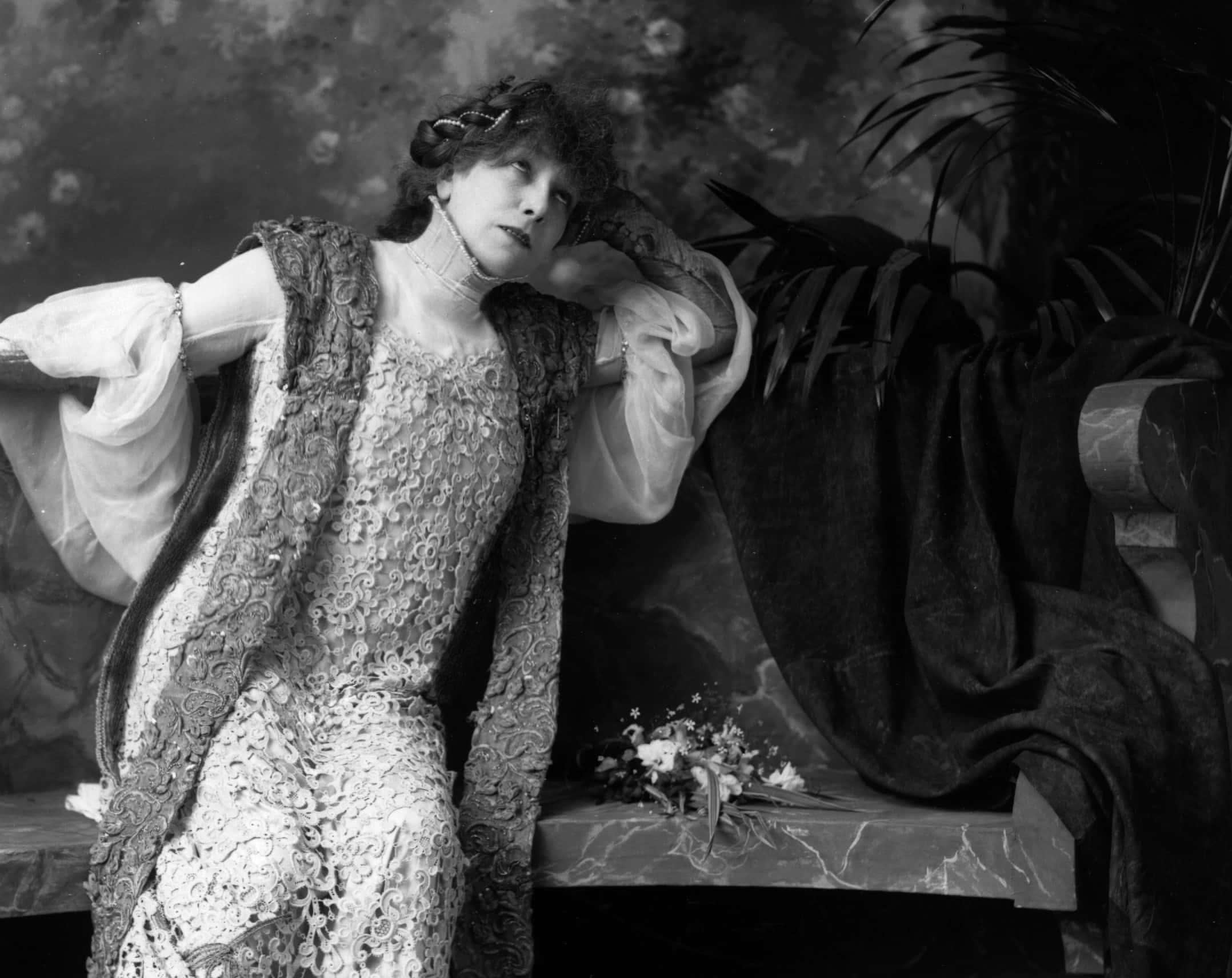Sarah Bernhardt in lace dress 